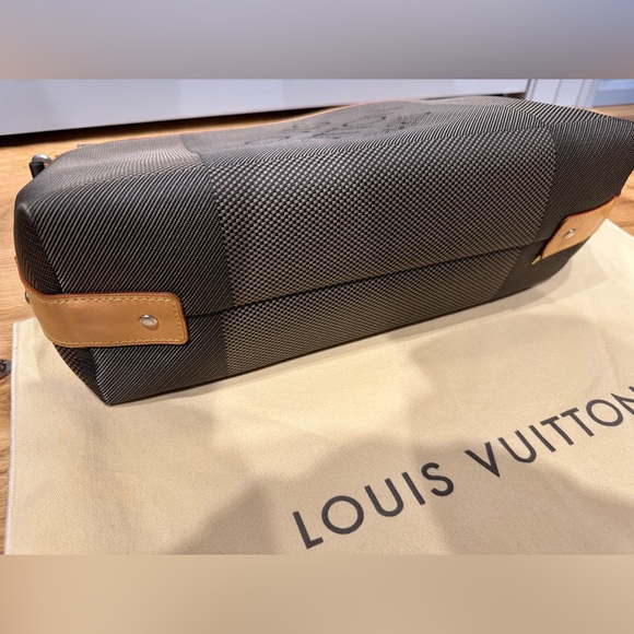 Louis Vuitton Damier Geant Messenger Bag - Picture 6 of 11